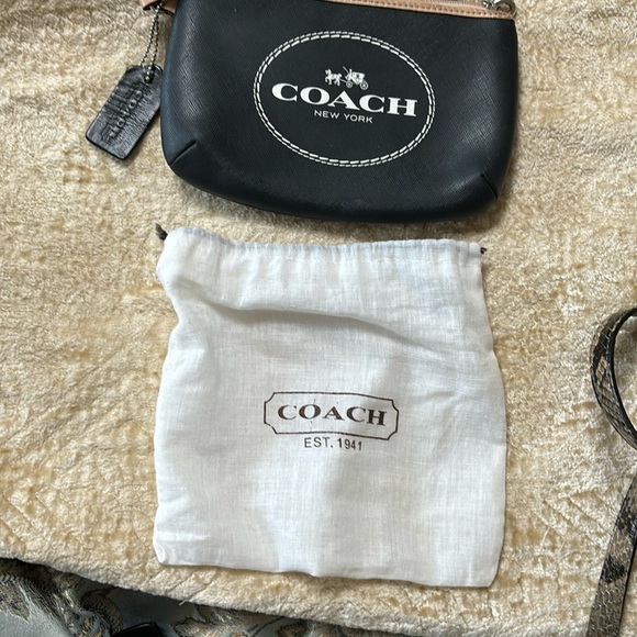 COACH F51788 Horse and Carriage Medium Black Wallet Wristlet NWT - Picture 3 of 4